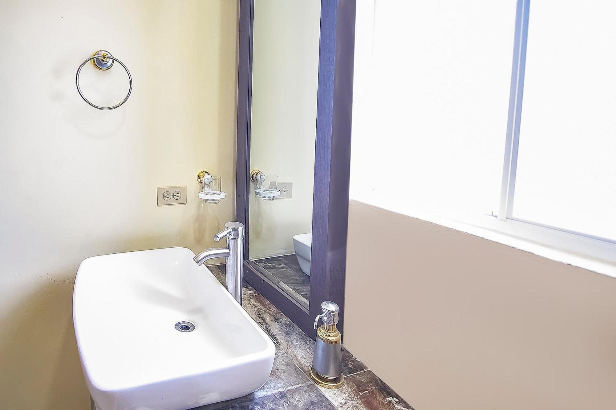 Oyo Hotel Plaza Las Torres, カボ・サン・ルーカス エクステリア 写真