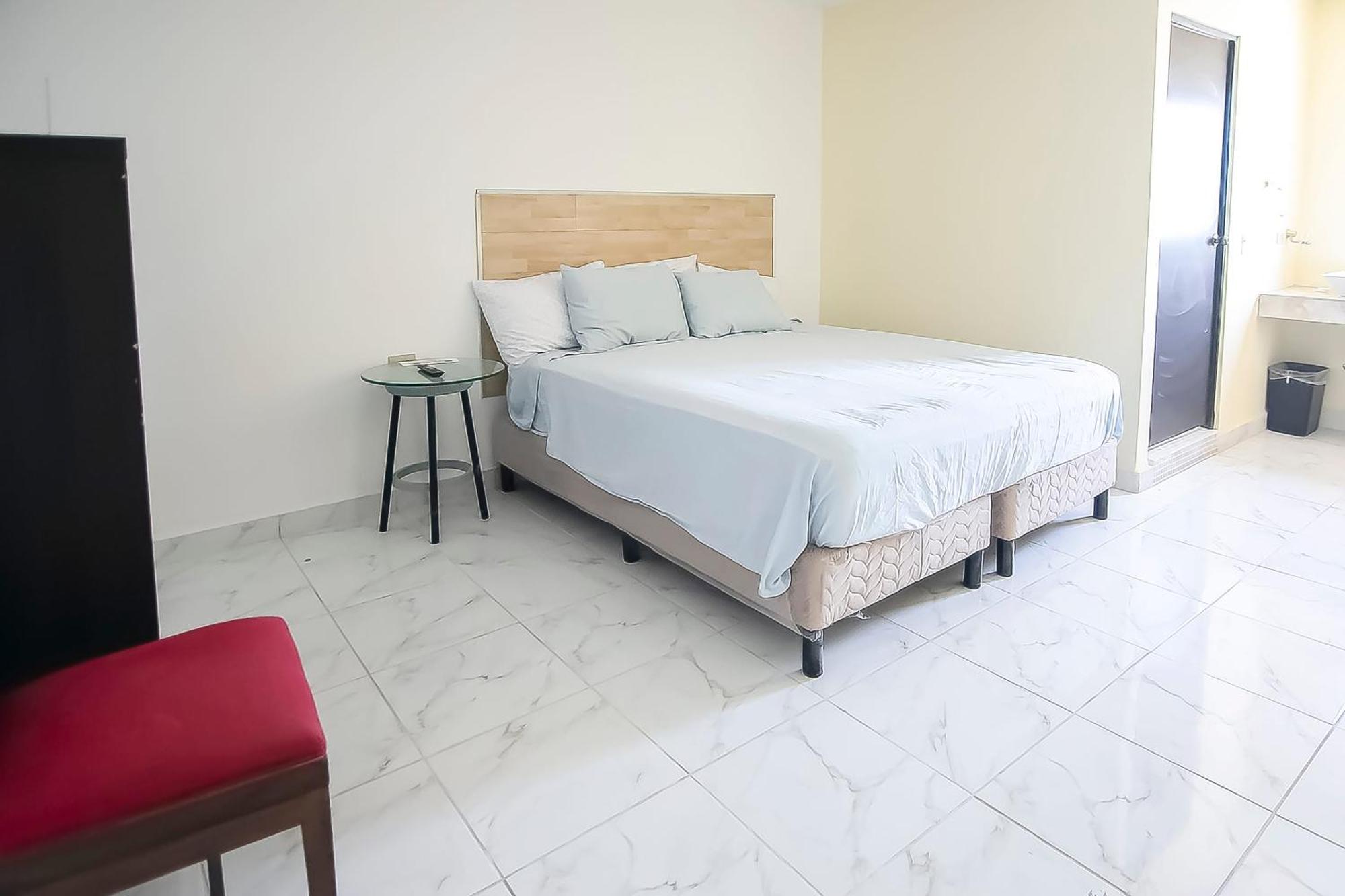 Oyo Hotel Plaza Las Torres, カボ・サン・ルーカス エクステリア 写真