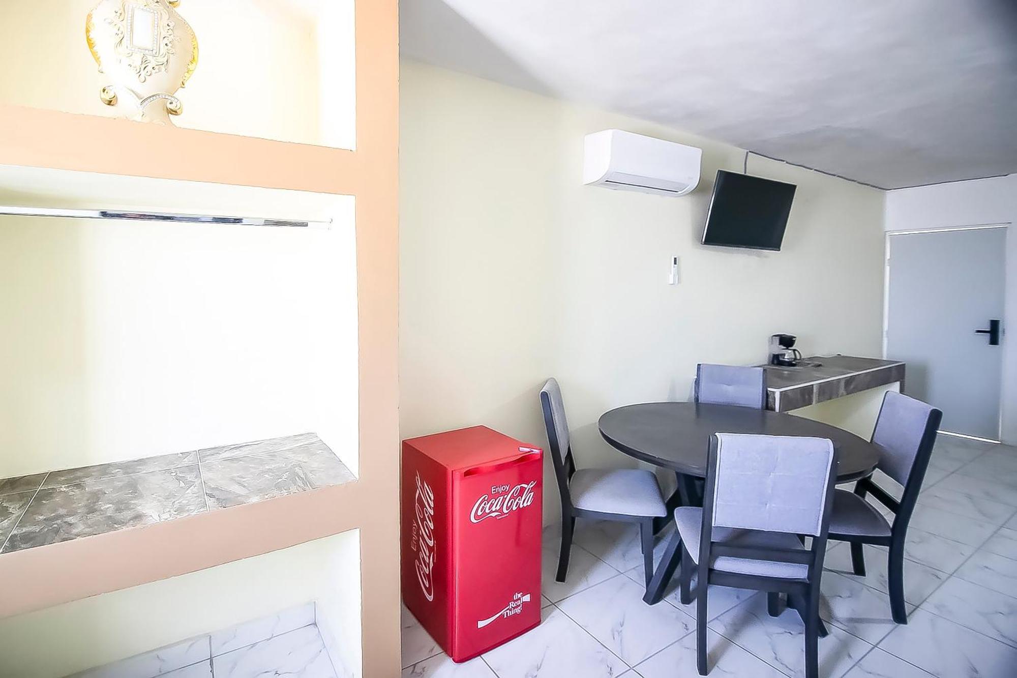 Oyo Hotel Plaza Las Torres, カボ・サン・ルーカス エクステリア 写真
