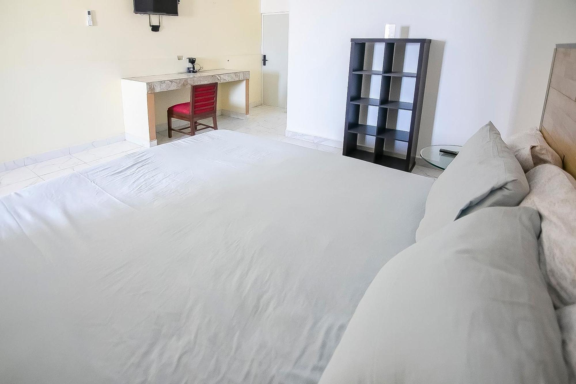 Oyo Hotel Plaza Las Torres, カボ・サン・ルーカス エクステリア 写真