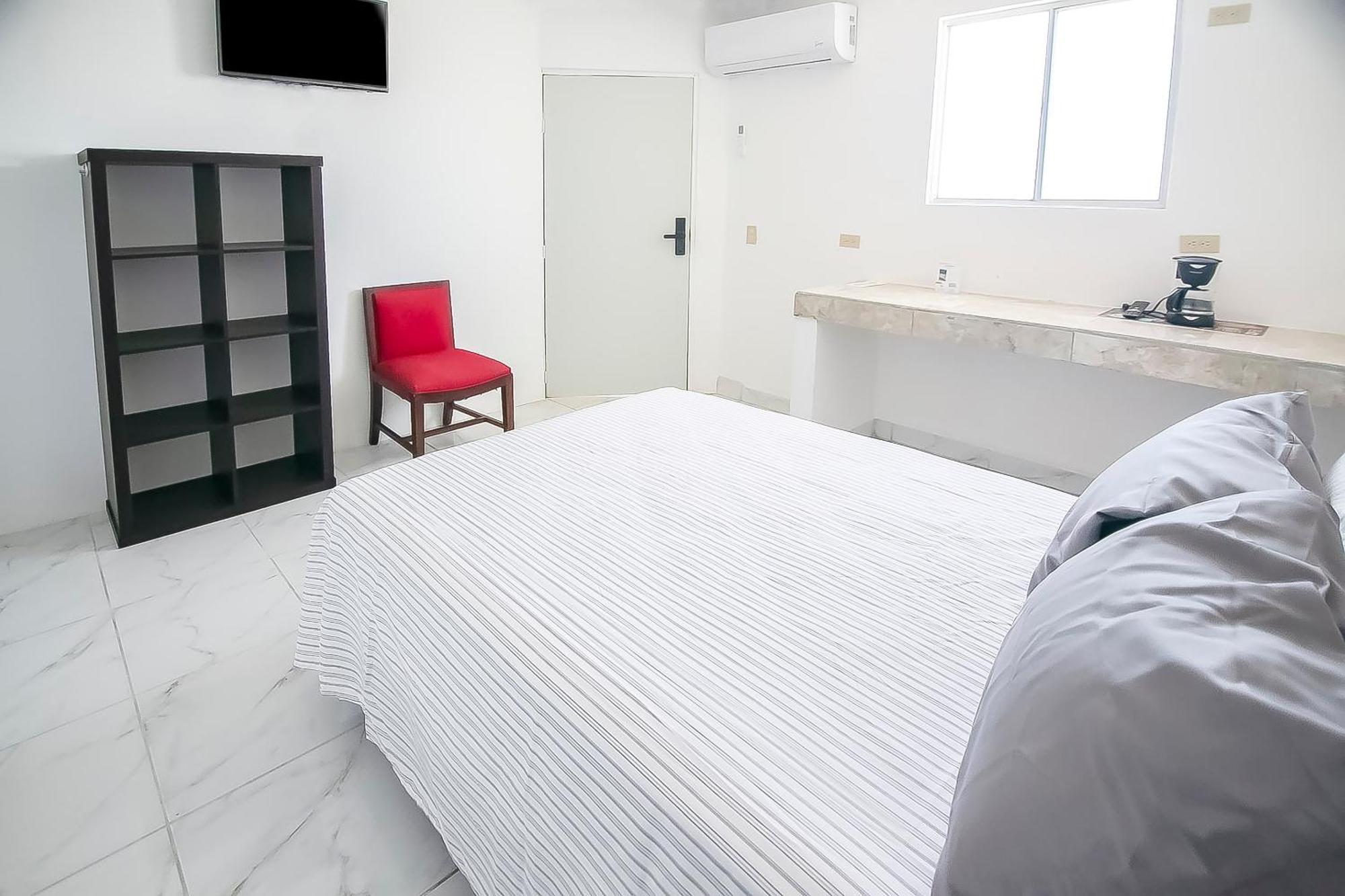 Oyo Hotel Plaza Las Torres, カボ・サン・ルーカス エクステリア 写真